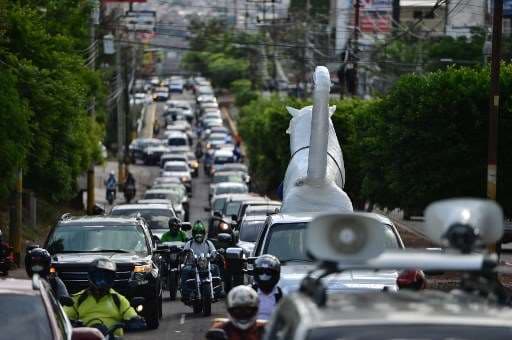 Hondureños protestan por corrupción en caravana de vehículos