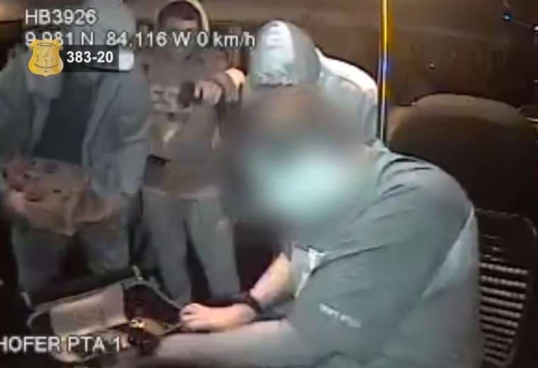 Video: delincuentes asaltan bus con armas de fuego en Heredia
