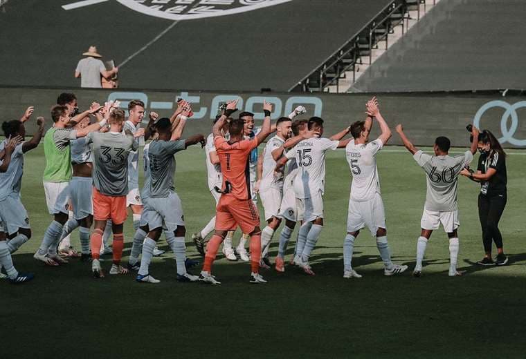 MLS: Galaxy vence 2-0 a Los Angeles FC y Vela se lesiona