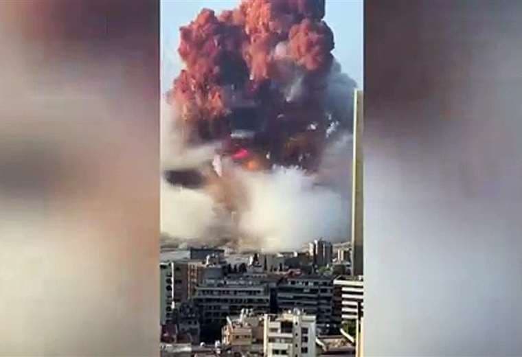 Video: explosiones en puerto de Beirut dejan decenas de heridos 