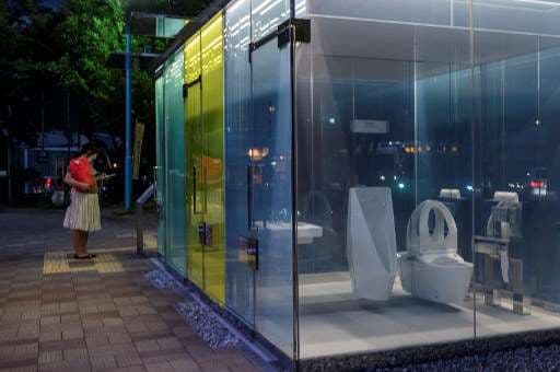 Tokio prueba baños públicos transparentes