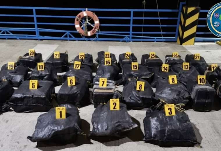 Video: Guardacostas decomisó cargamento de 550 paquetes de cocaína 