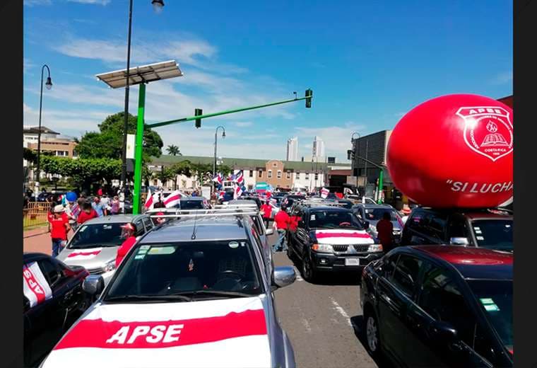 Sindicatos realizan caravanas patrióticas en San José