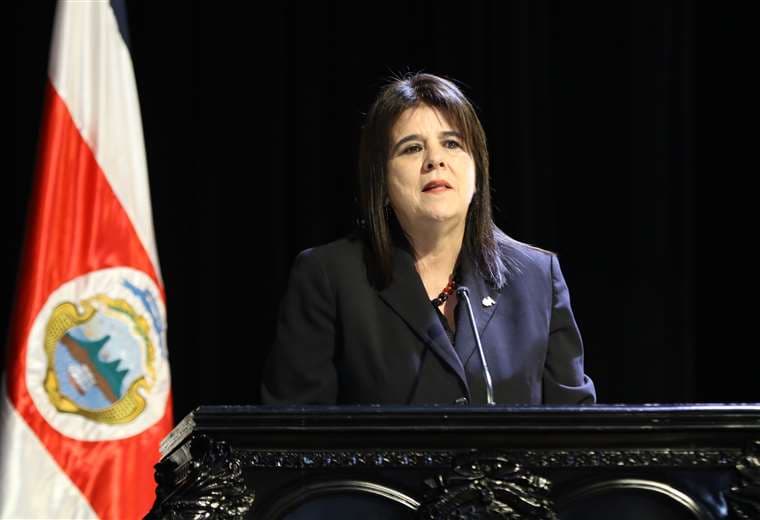 Fiscalía secuestra documentos de diputada Floria Segreda