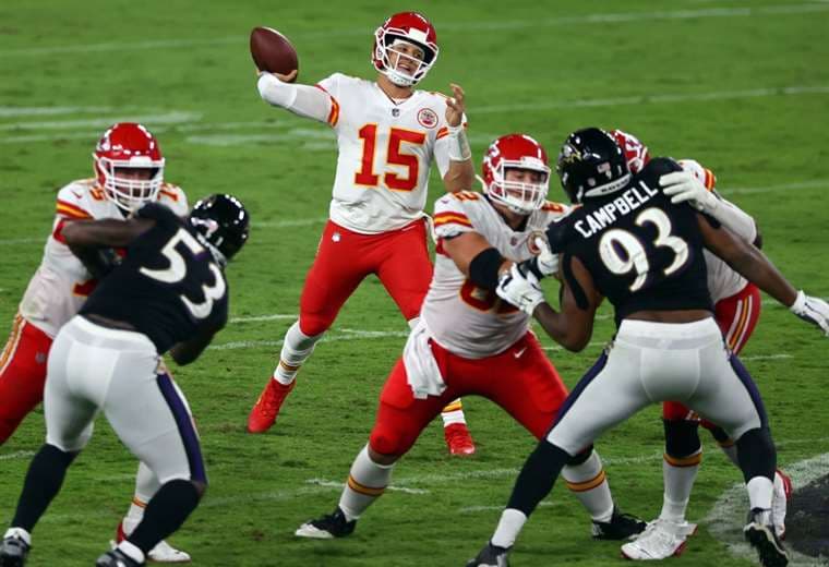 Chiefs y Rams, favoritos para la última batalla antes del Super Bowl