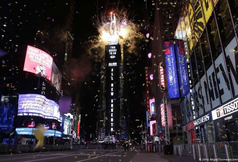 Un Times Square casi desierto recibió el año nuevo