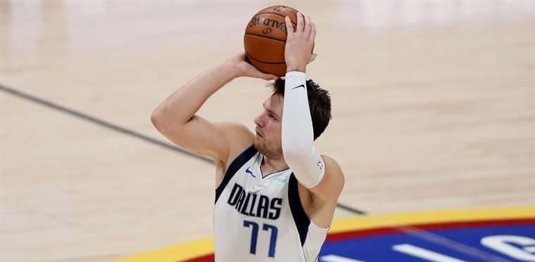 Doncic le gana el duelo a Westbrook; Curry fulmina a Houston