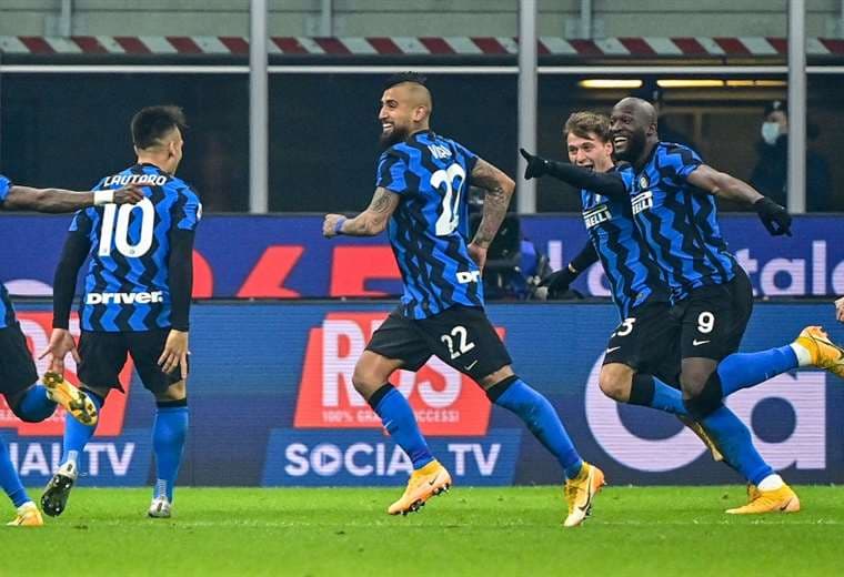 Inter gana el 'derbi de Italia' y aleja a Juventus de la cabeza