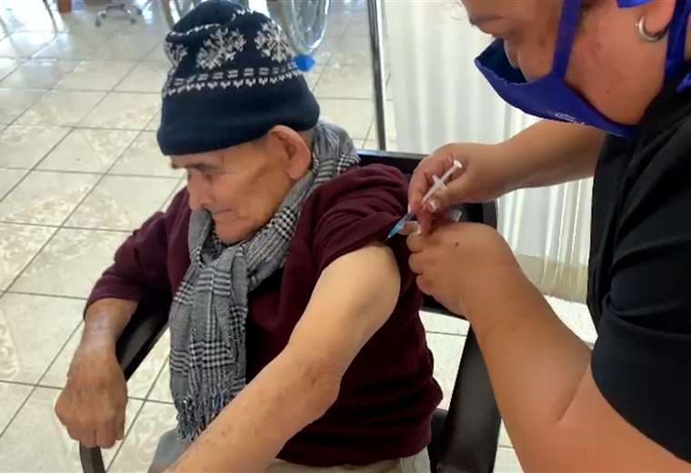 “Chepito”, el costarricense más longevo, recibió vacuna contra COVID-19