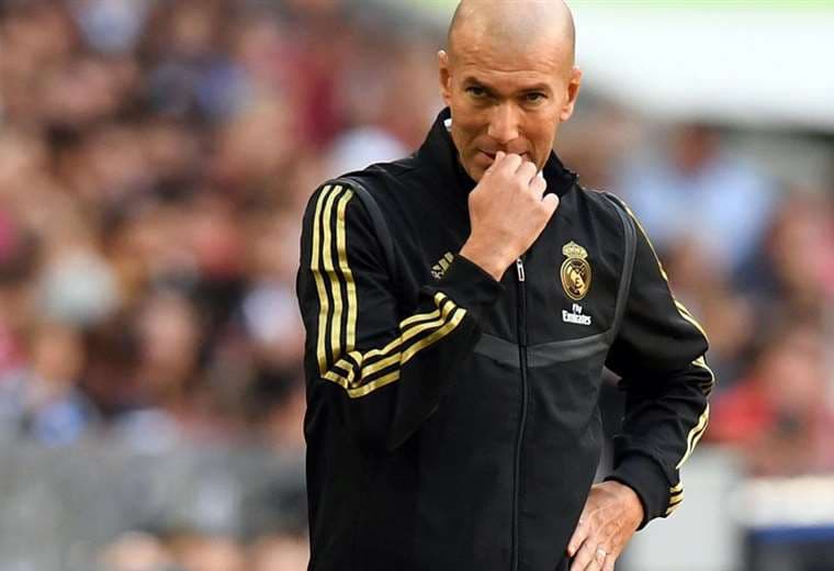 Patrón del futbol francés se disculpa por sus "palabras desafortunadas" hacia Zidane