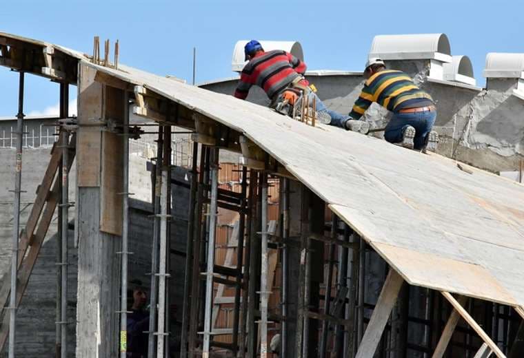 Sector construcción perdió unos 45 mil empleos en un año