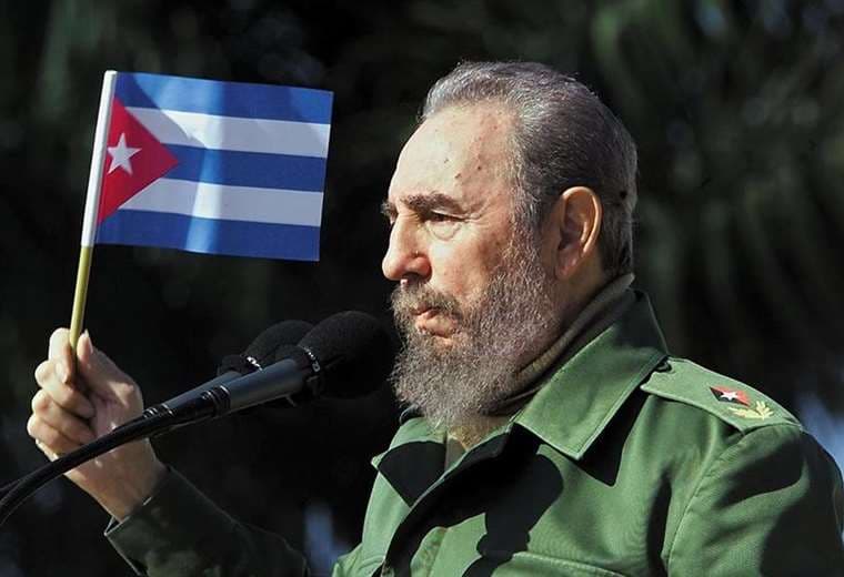 Llueven críticas a Cancillería por felicitar a Cuba en aniversario del “Día de la Liberación”