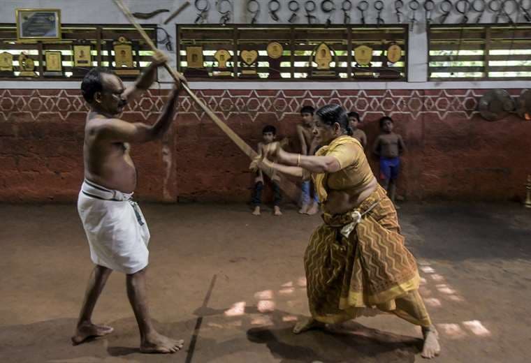 Una bisabuela mantiene en vida el arte marcial más antiguo de India