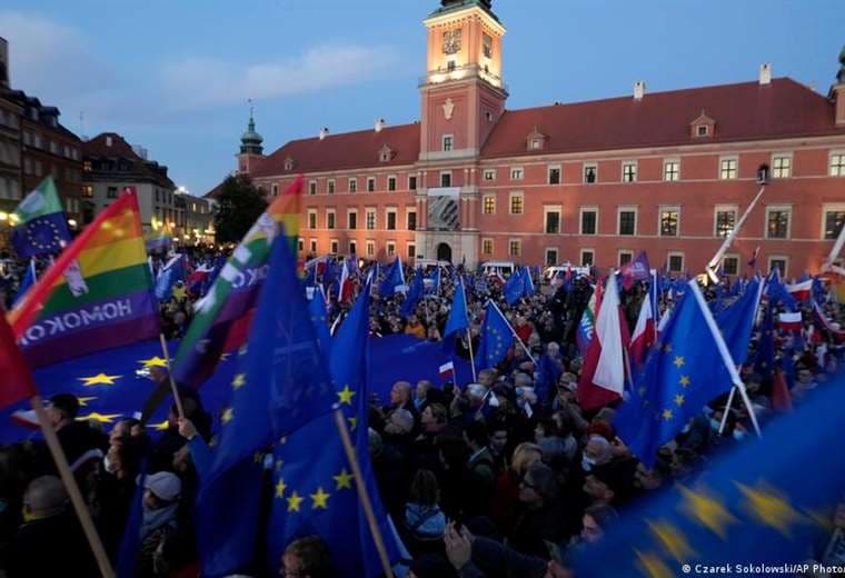 Miles de polacos salen a las calles para defender la pertenencia a la Unión Europea