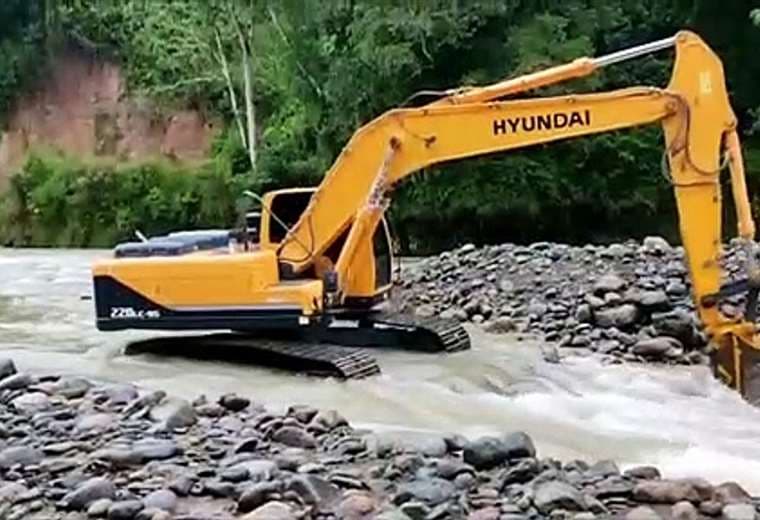 Desvían el Río Pejibaye para dar con desaparecido en poza