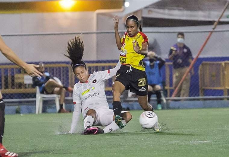 Herediano y Alajuelense definirán este viernes al primer finalista del fútbol femenino