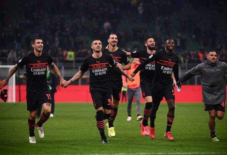 Milan remonta ante Hellas Verona y se alza al liderato de Serie A