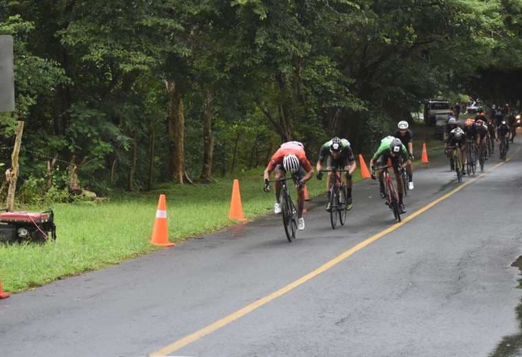 Jason Huerta y Cristel Espinoza se coronaron campeones del ciclismo de ruta tico