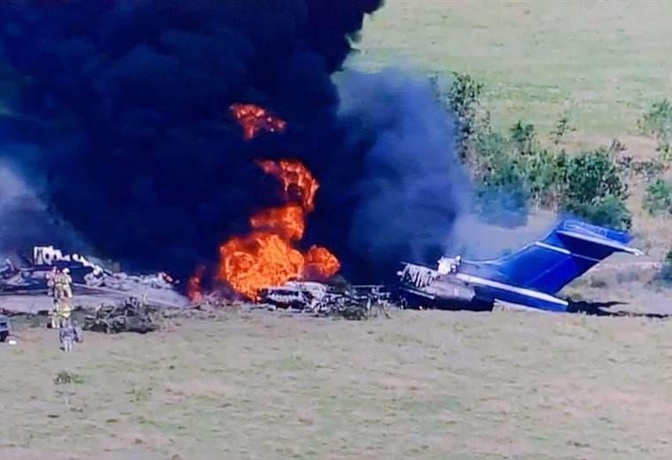 Video: avión se estrella en EE.UU. y sobreviven las 21 personas a bordo