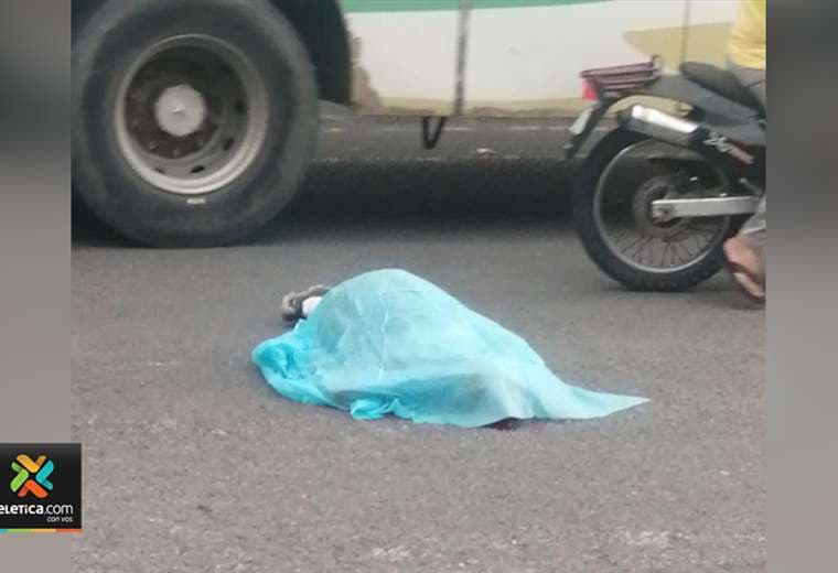 Adulto Mayor que viajaba en bicicleta muere atropellado