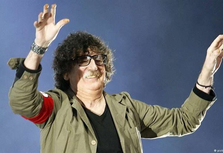 Rockero Charly García celebra al piano su 70 cumpleaños