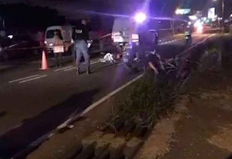 Motociclista muere tras ser atropellado por microbús en Heredia