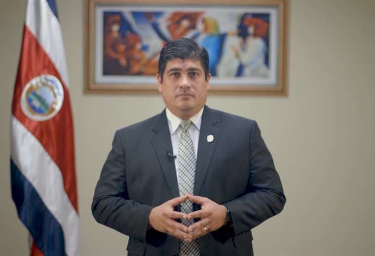Presidente Carlos Alvarado confirma contagio de COVID-19