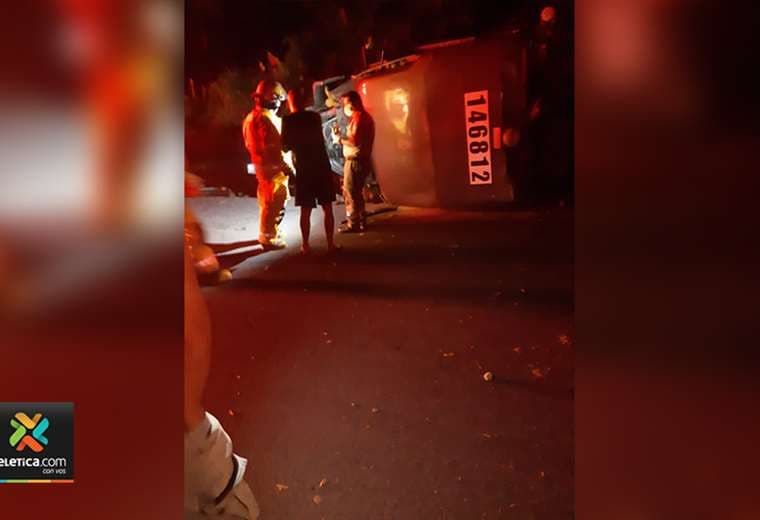Camionero muere aplastado en Siquirres