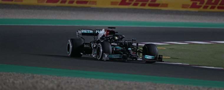 Hamilton sorprende a Verstappen en Hungría