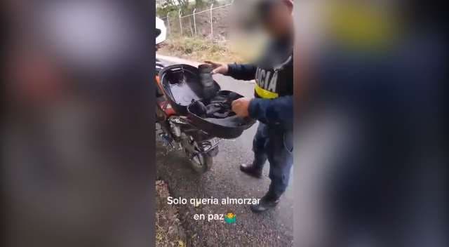Policía a motociclista: “¿Sabe qué papillo? Nosotros dos contra usted. ¿Qué puede hacer?”