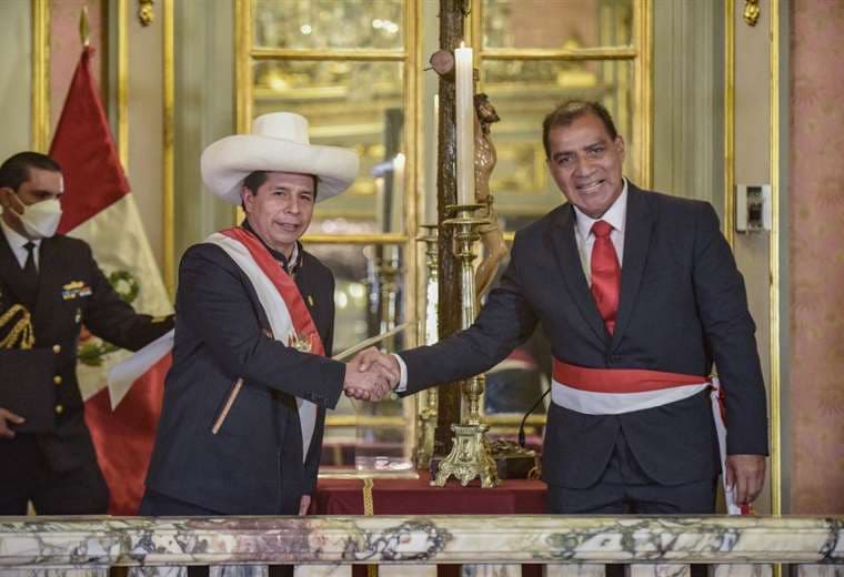 Ministro del Interior de Perú renuncia tras cuestionada fiesta en su casa