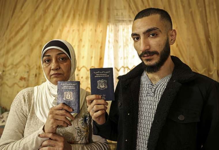 Refugiados sirios bloqueados sin papeles en Gaza, "una prisión" desde hace 10 años