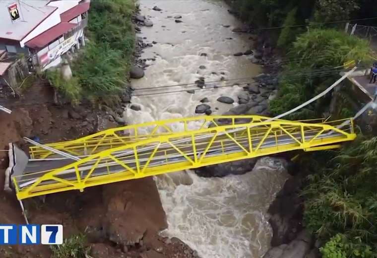 Orosi: vecinos piden más acciones para que el puente nuevo no se caiga