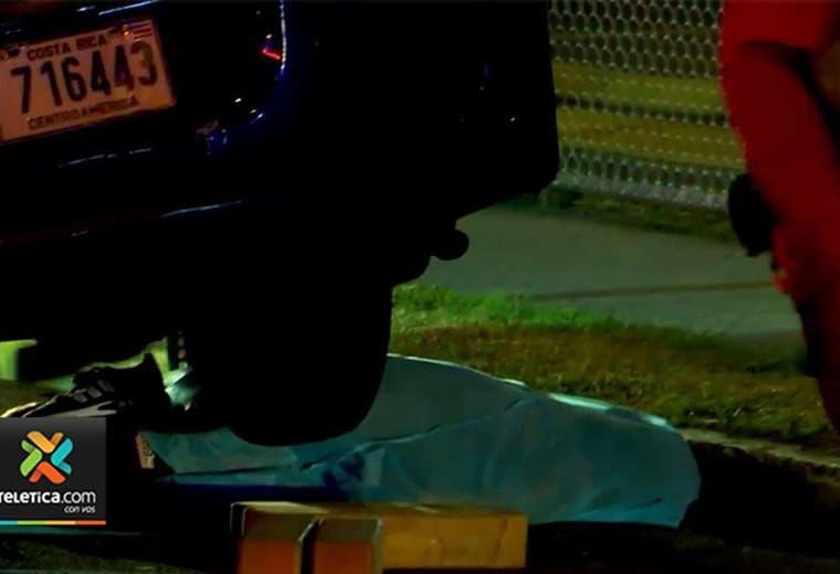 Motociclista muere tras quedar prensado debajo de microbús en Pavas