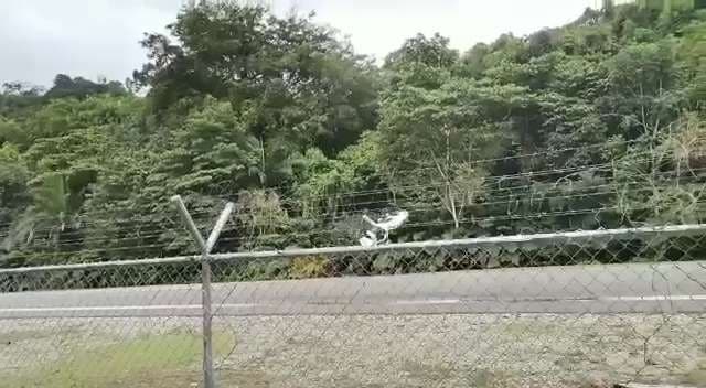 Video: piloto de ultraligero pierde el control y se estrella en pista de Golfito