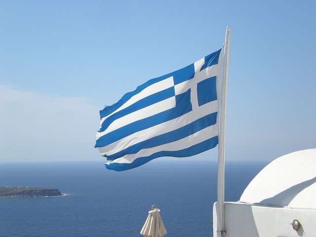 Grecia prohíbe la música en los bares por el aumento de casos de COVID-19