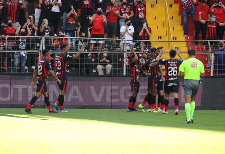 Alajuelense cumple en casa ante Santos y jugará la final de fase