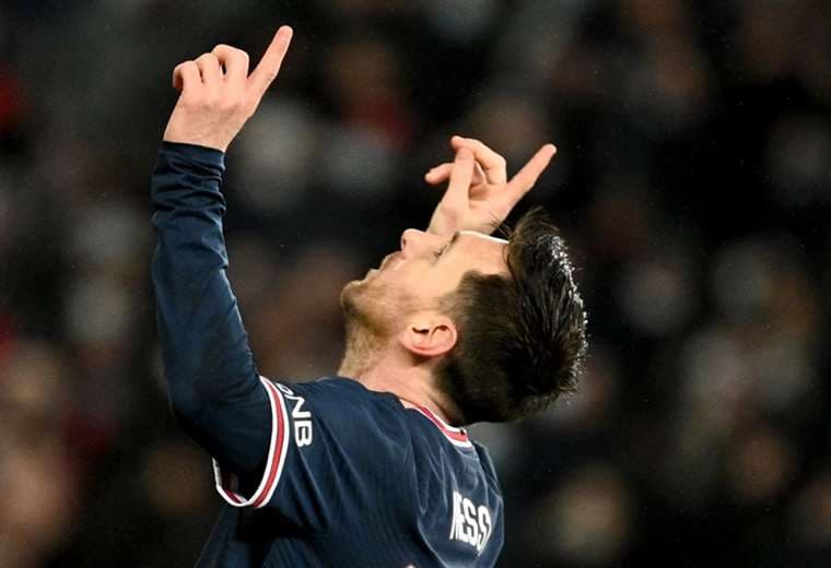 Video: Messi salvó al PSG con este golazo de tiro libre