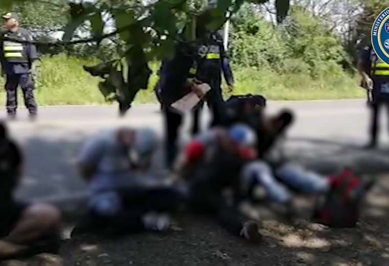 Policía detiene a sospechosos de asesinar a un hombre en La Cruz