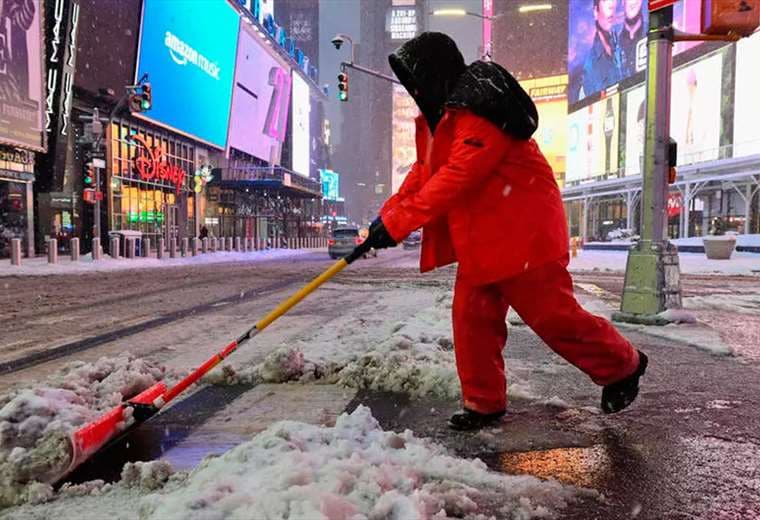 Poderosa tormenta de nieve azota Nueva York y el noreste de EE.UU.
