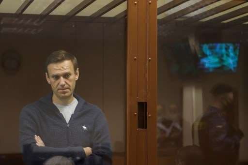 Opositor ruso Navalni comparece en audiencia en proceso por difamación