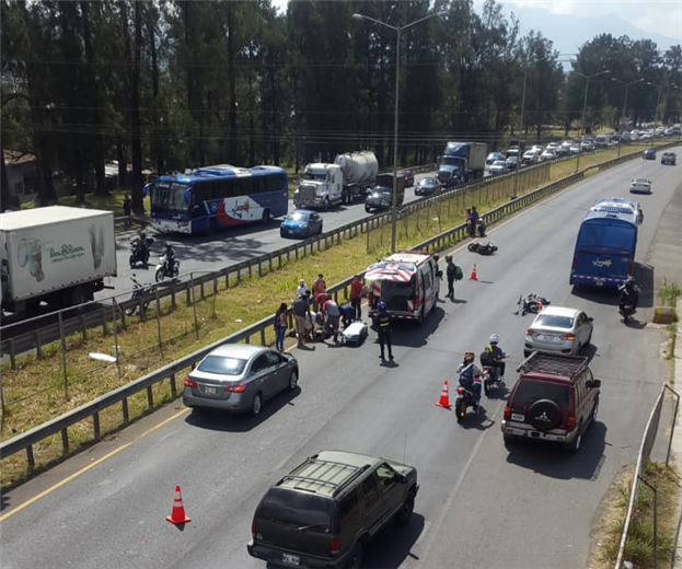 Choque en la autopista Florencio del Castillo deja dos hombres heridos