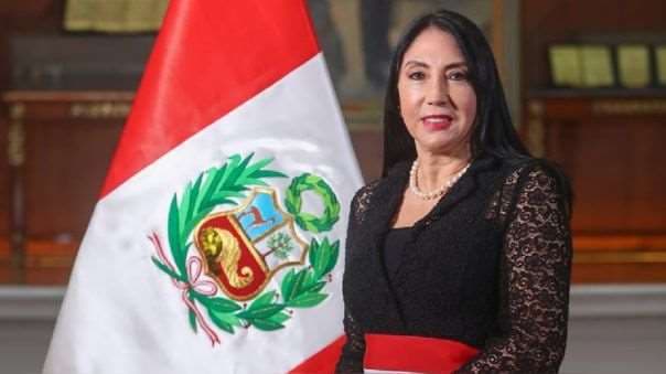 Canciller peruana renuncia salpicada por escándalo de vacunación a autoridades