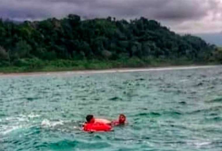 Bañista cae desde roca y muere ahogado en Bahía Ballena