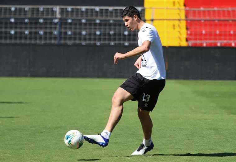 Alexis Gamboa firma con Alajuelense hasta el 2024