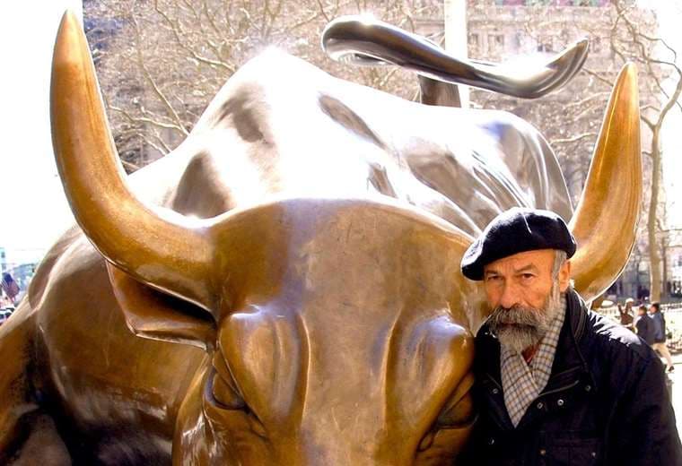 Muere el escultor Arturo Di Modica, autor del Toro de Wall Street