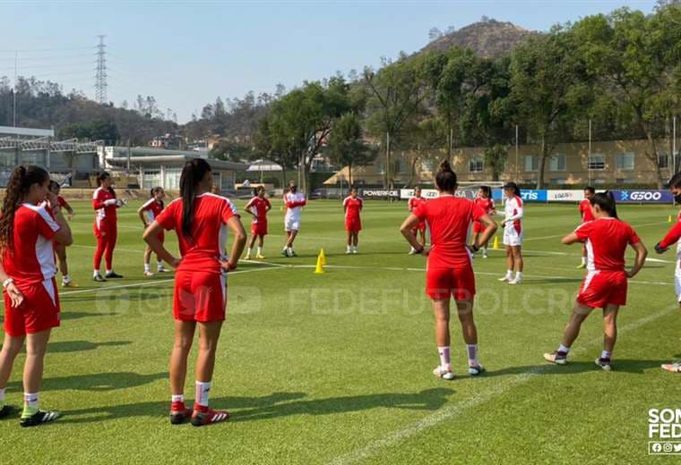 La Sele Femenina cae goleada en el Azteca 3-1 ante México