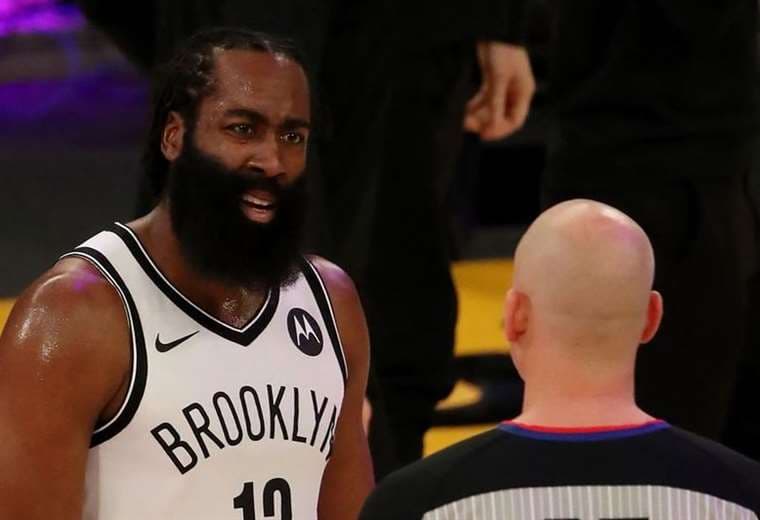 Brooklyn cambia a Harden por Simmons en el traspaso bomba del mercado NBA