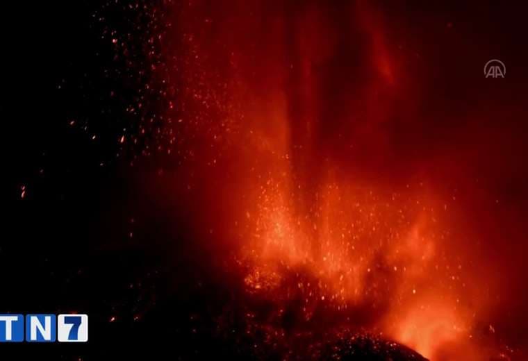Volcán Etna da impresionante espectáculo en Italia