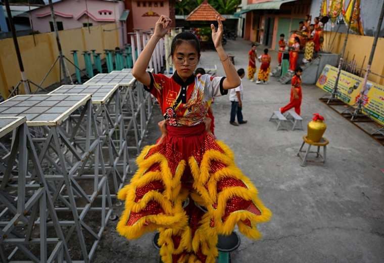 Bailarinas brillan en las fiestas del Año Nuevo Lunar en Vietnam
